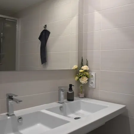 Rnet - Rhc 2113 Center Apartment